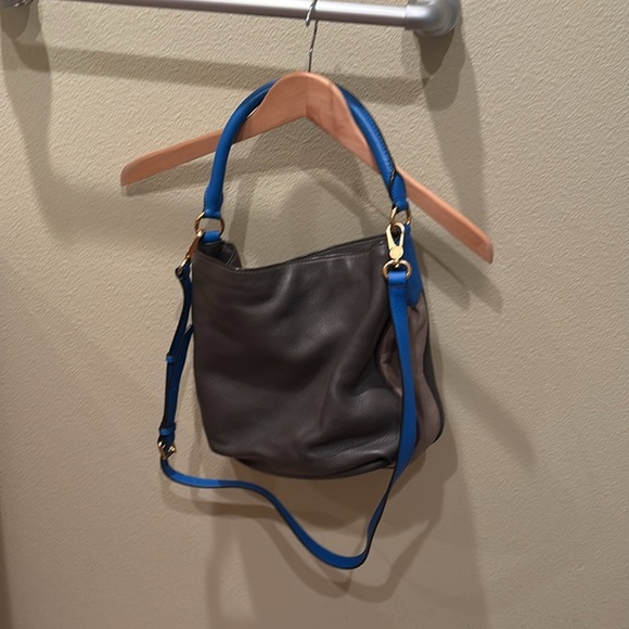 Marc by Marc Jacobs woman's leather dark grey tan and blue purse. - Picture 6 of 15